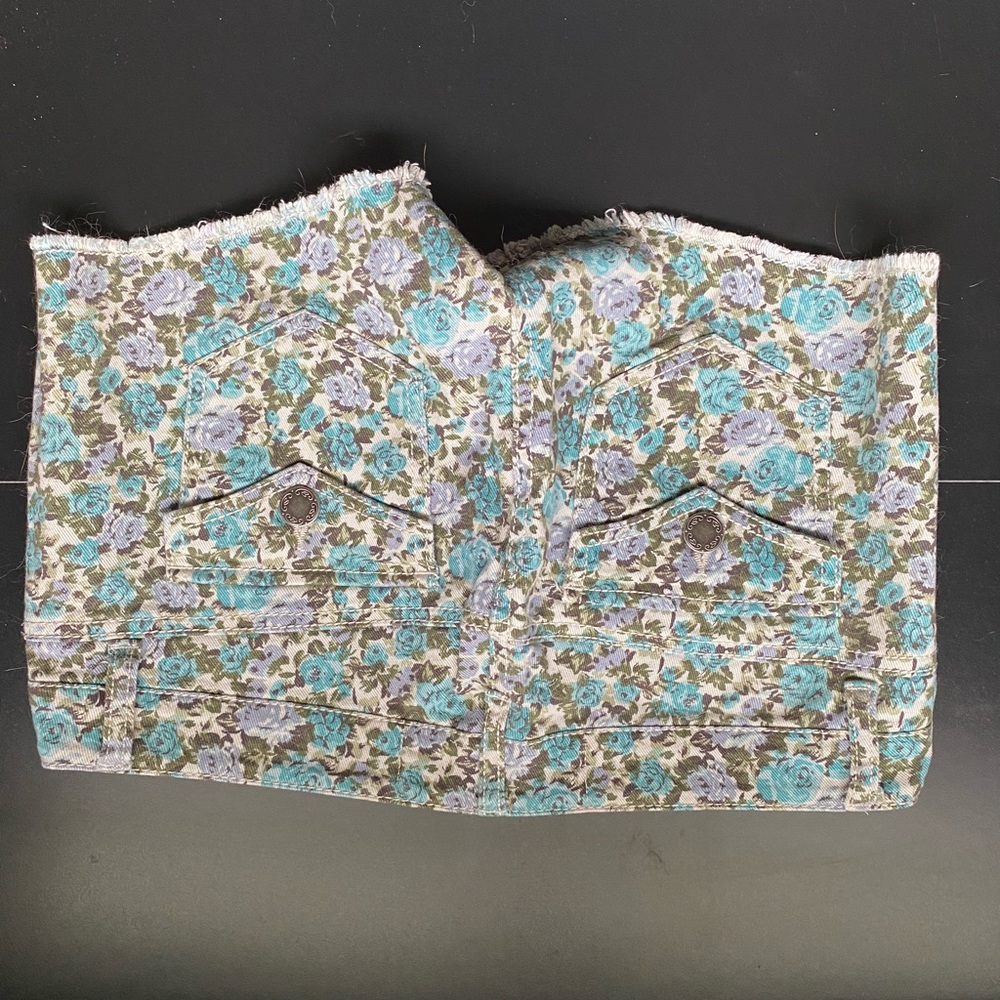 3 for $20 | FREESTYLE Flower Pattern Shorts - Picture 2 of 2